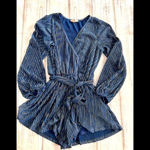 Hannah Banana long sleeve Blue & Gold Romper size 10